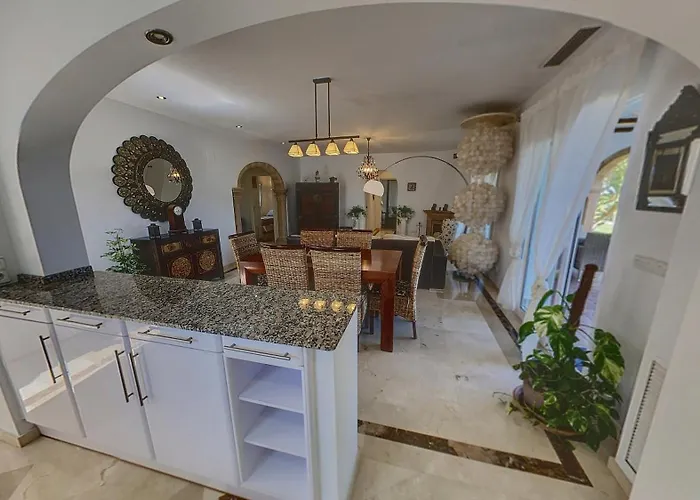 Elegante Con Espectaculares Vistas Al Mediterraneo