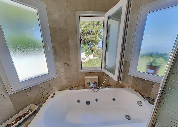 Elegante Con Espectaculares Vistas Al Mediterraneo